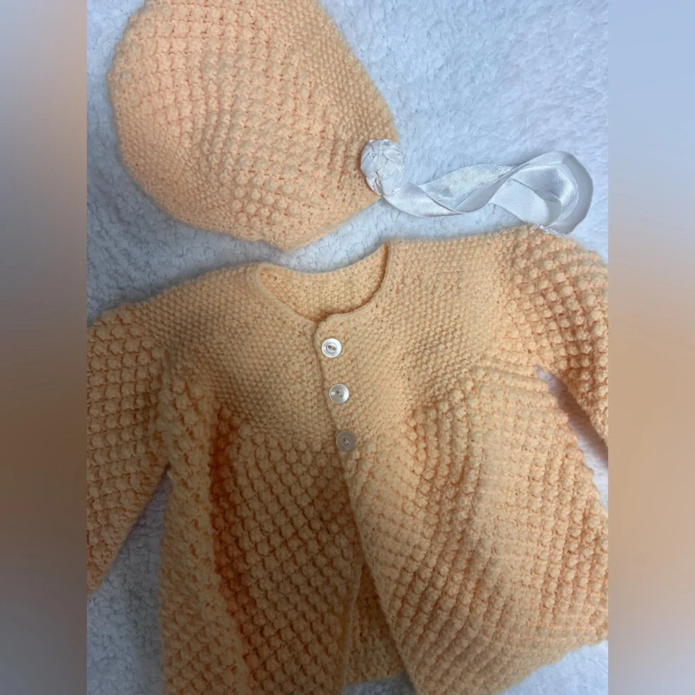 4/50$ Handknit Peach Baby Cardigan with Bonnet - Picture 2 of 3